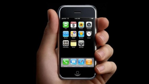 Effectivement l'Iphone 1 est loin derrière...l'évolution technique au niveau du matériel s'est bien déroulée... mais au niveau de la vitesse d'internet, ça reste tout juste correct.